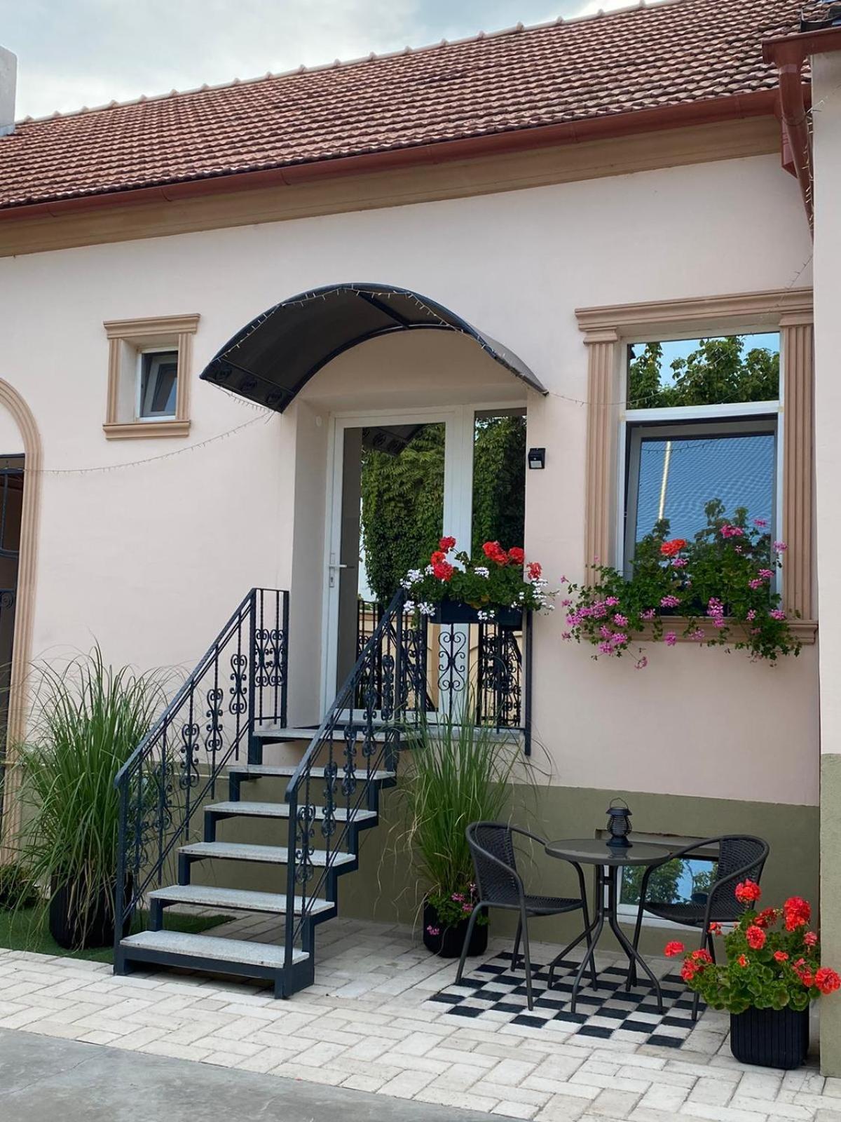Three Rivers Apartments - Private Free Parking, Self Check-In Oradea Bagian luar foto